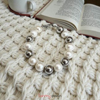 Vòng tay ngọc trai to phối bi bạc to thanh ngang